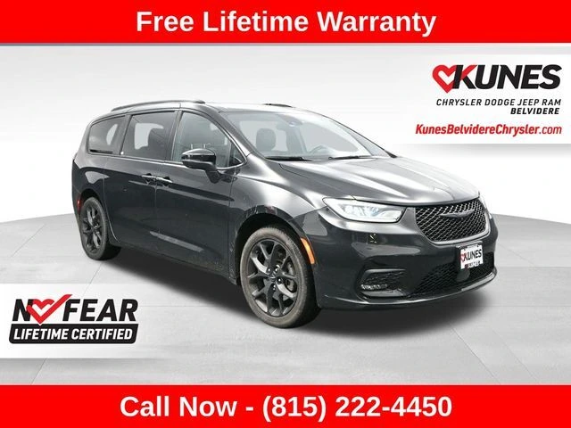 2023 Chrysler Pacifica Touring L AWD's photo