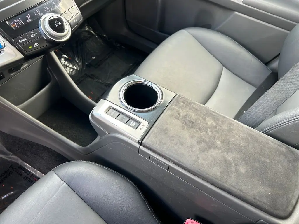 2014 Toyota Prius V Five photo 20