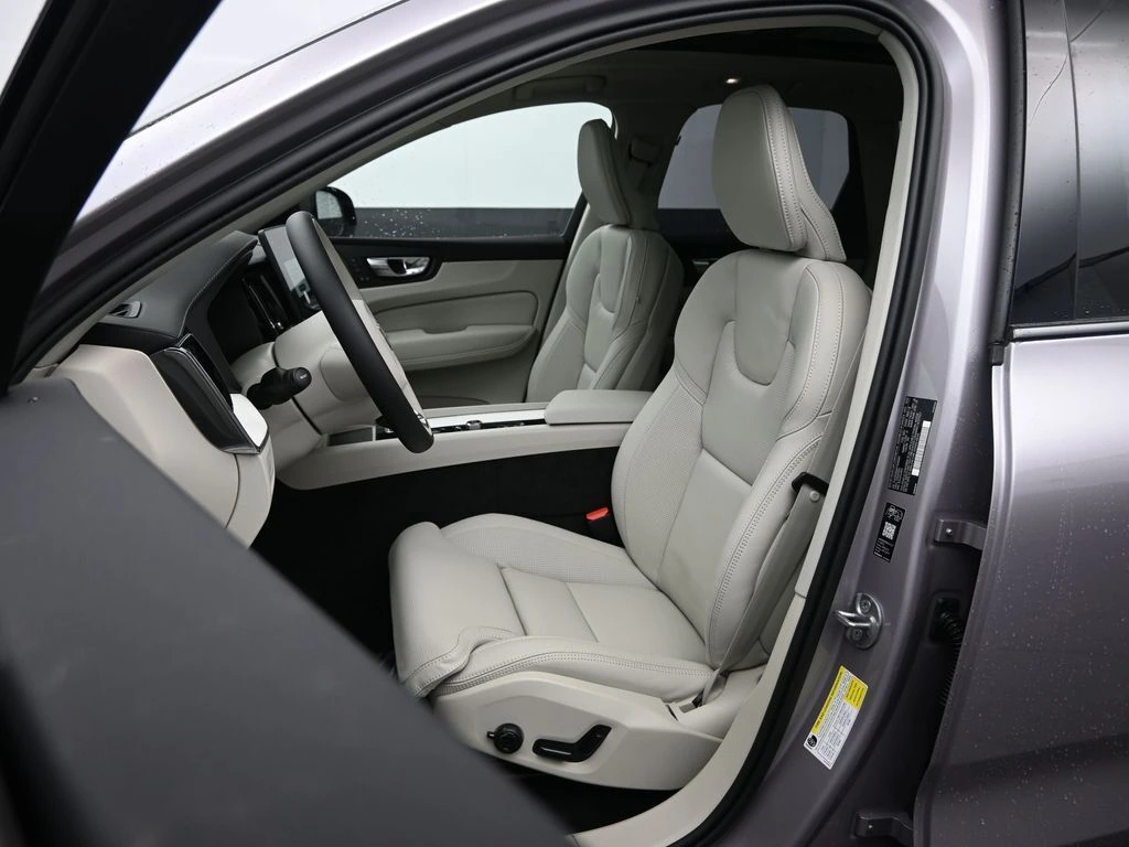 2026 Volvo - image 20