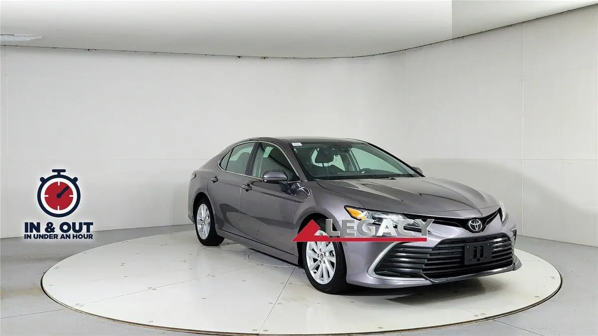 2024 Toyota Camry LE's photo