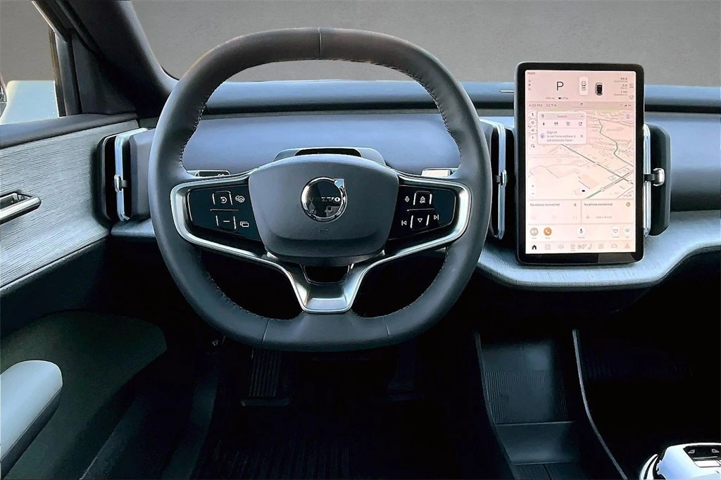 2025 Volvo - image 8