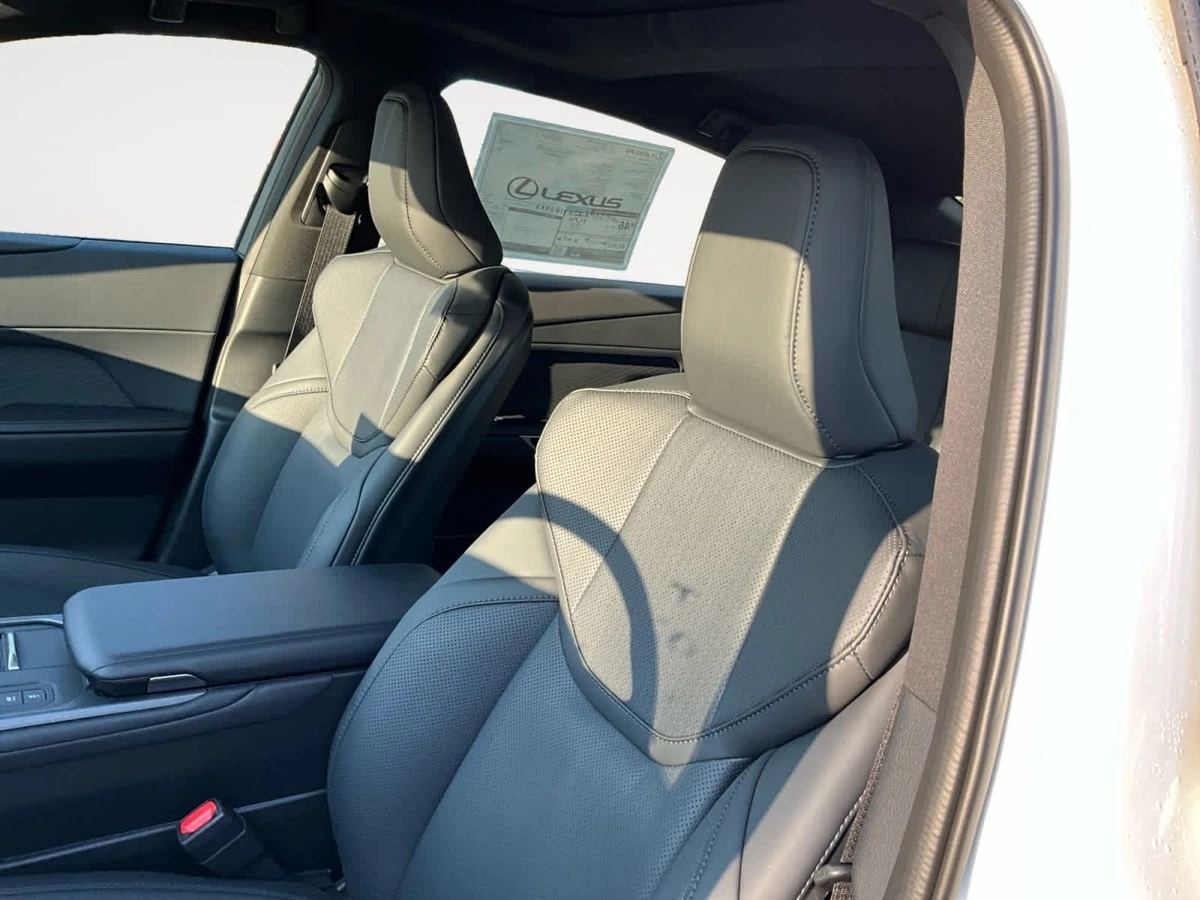 2026 Lexus ES Hybrid 350h Premium+ - Photo 9
