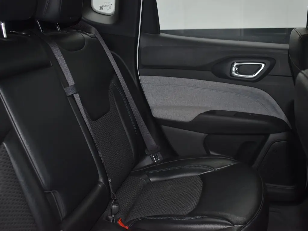 2023 Jeep Compass Latitude photo 21