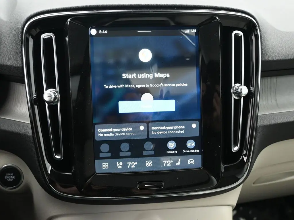 2026 Volvo - image 12