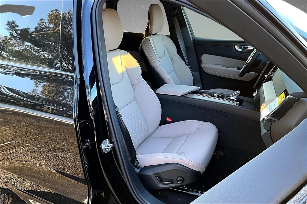 2026 Volvo - image 11