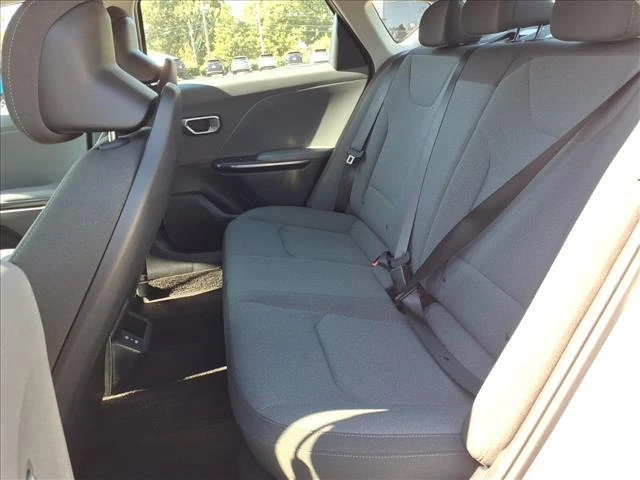 2025 Kia K4 LXS - Photo 20