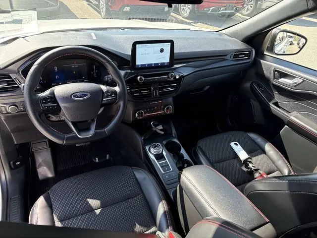 2025 Ford Escape ST-Line photo 5