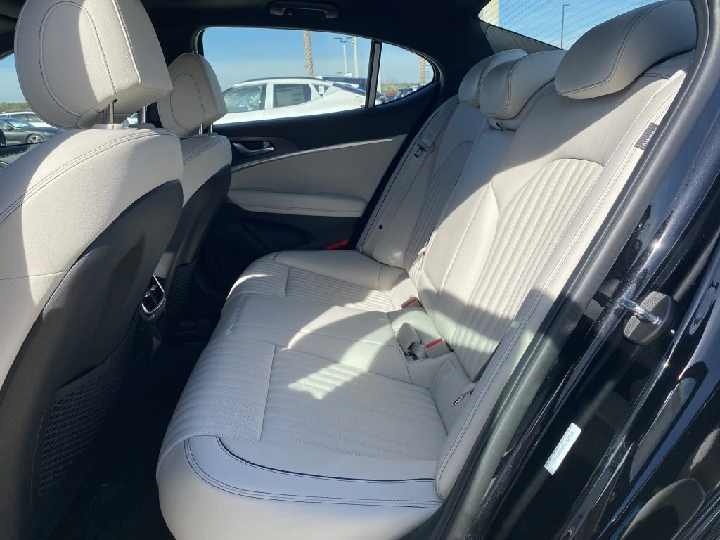 2025 GENESIS G70 Standard - Photo 12