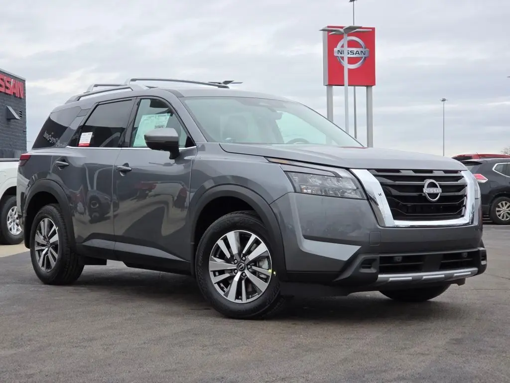 2025 Nissan Pathfinder SL's photo