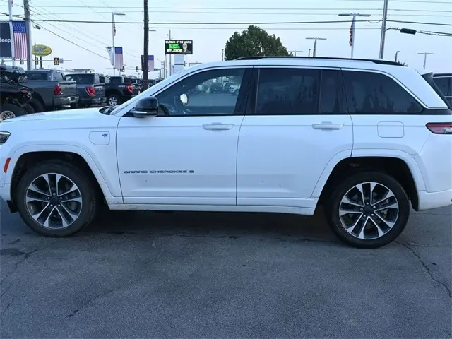 2022 Jeep Grand Cherokee Overland 4xe photo 4