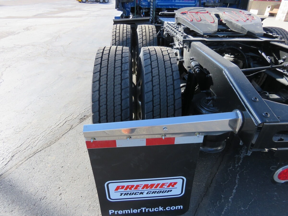 2022 Freightliner Cascadia - image 5