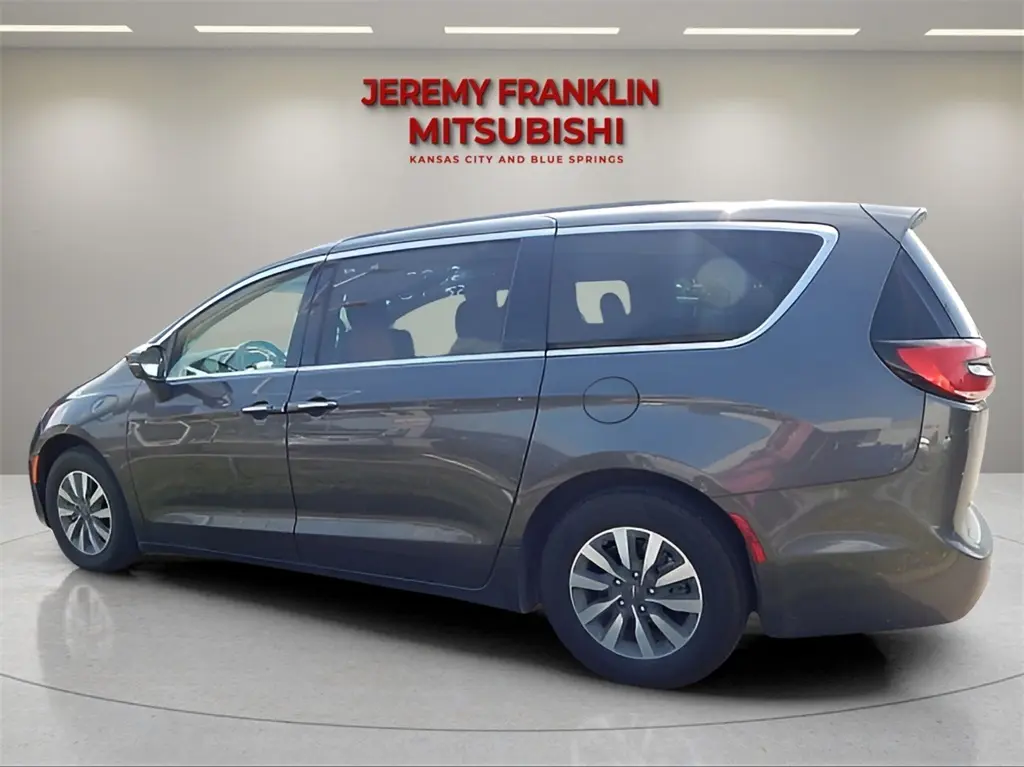 Used 2021 Chrysler Pacifica Hybrid Touring L with VIN 2C4RC1L71MR591626 for sale in Kansas City