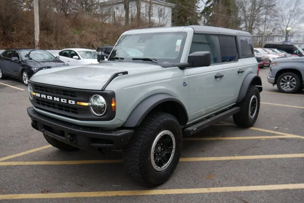 2022 Ford Bronco Black Diamond photo 4