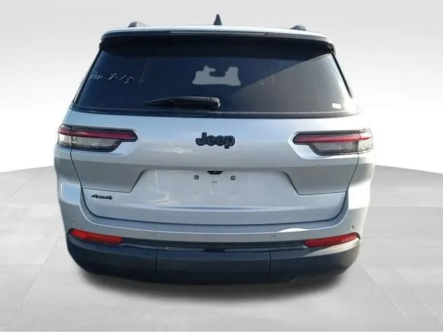 2024 Jeep Grand Cherokee Laredo Altitude photo 6