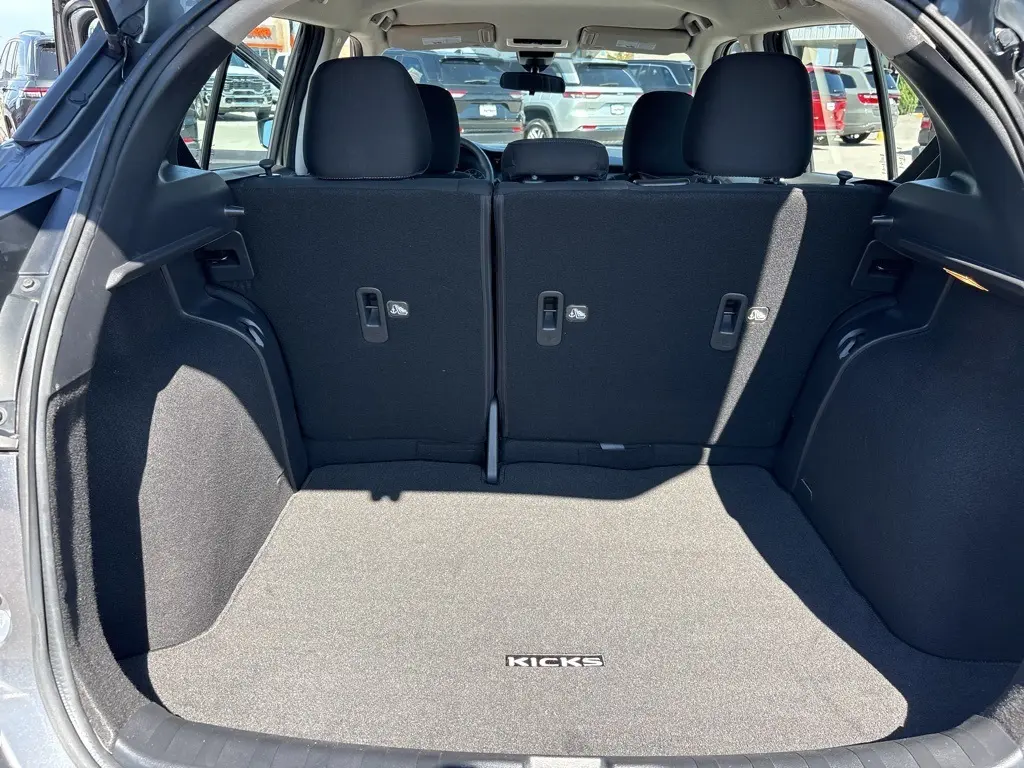 2022 Nissan Kicks SV photo 23
