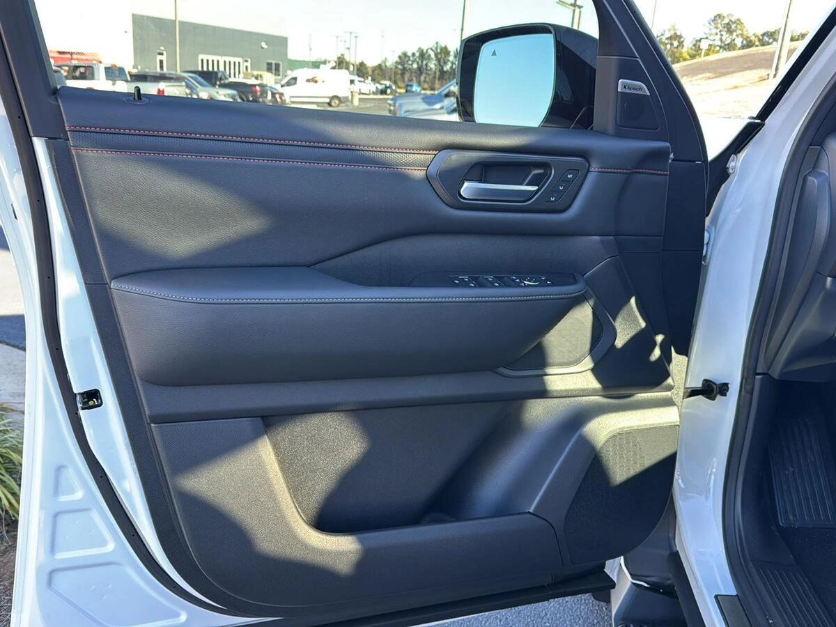 2026 Nissan Armada PRO-4X - Photo 15