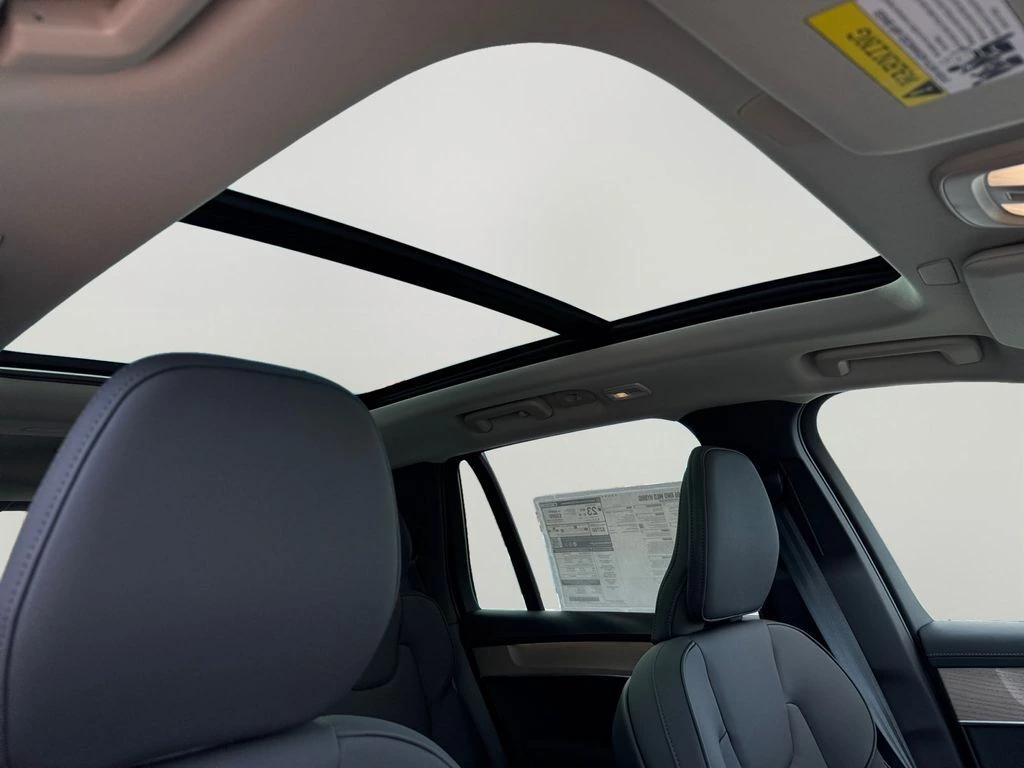 2026 Volvo - image 5