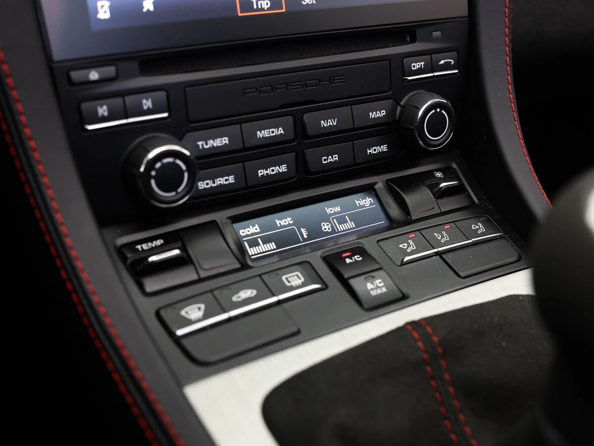 2022 Porsche 718 Spyder - Photo 18