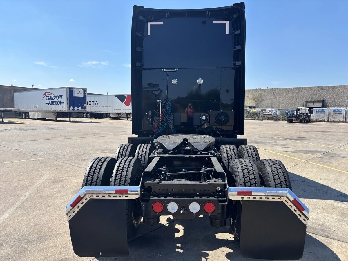 2023 Kenworth T680 — photo 6