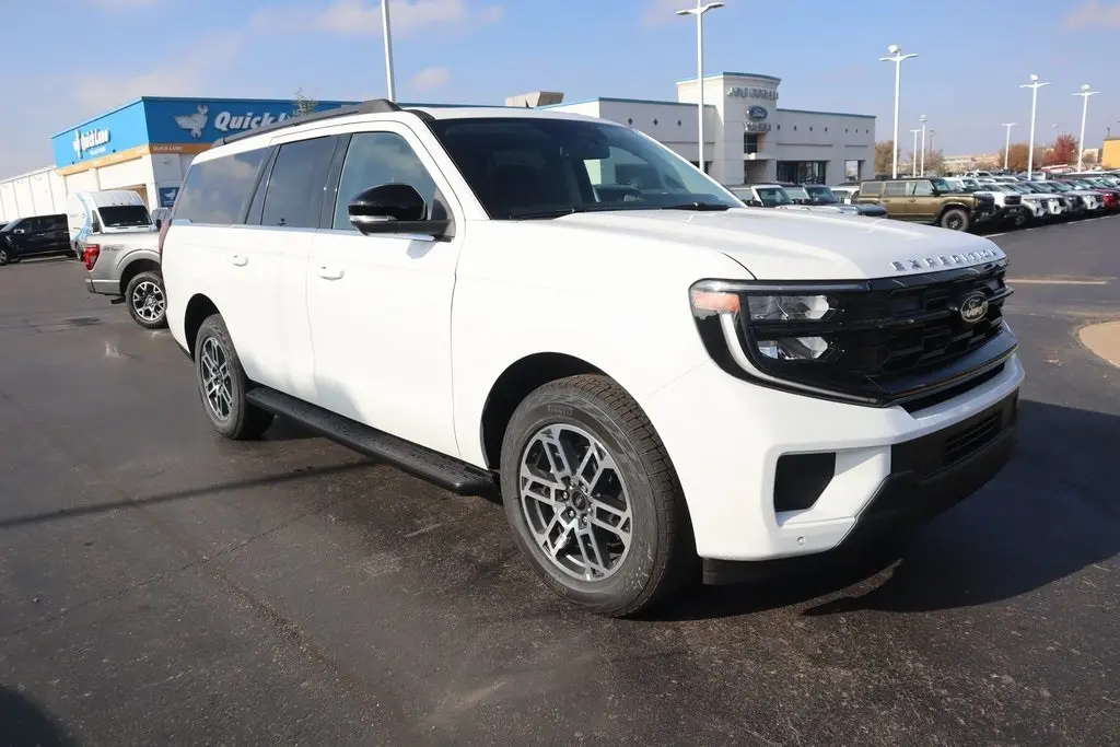2025 Ford Expedition Active's photo