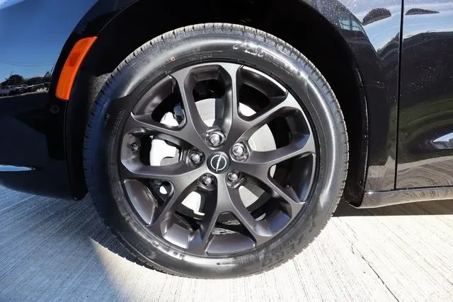 2026 Chrysler Pacifica Limited photo 26