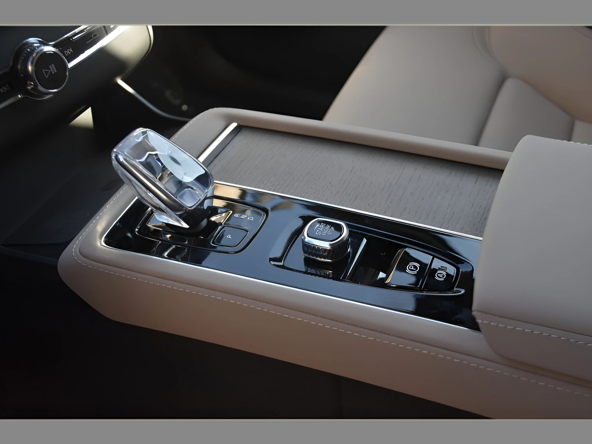 2026 Volvo XC90 Plus - Photo 36