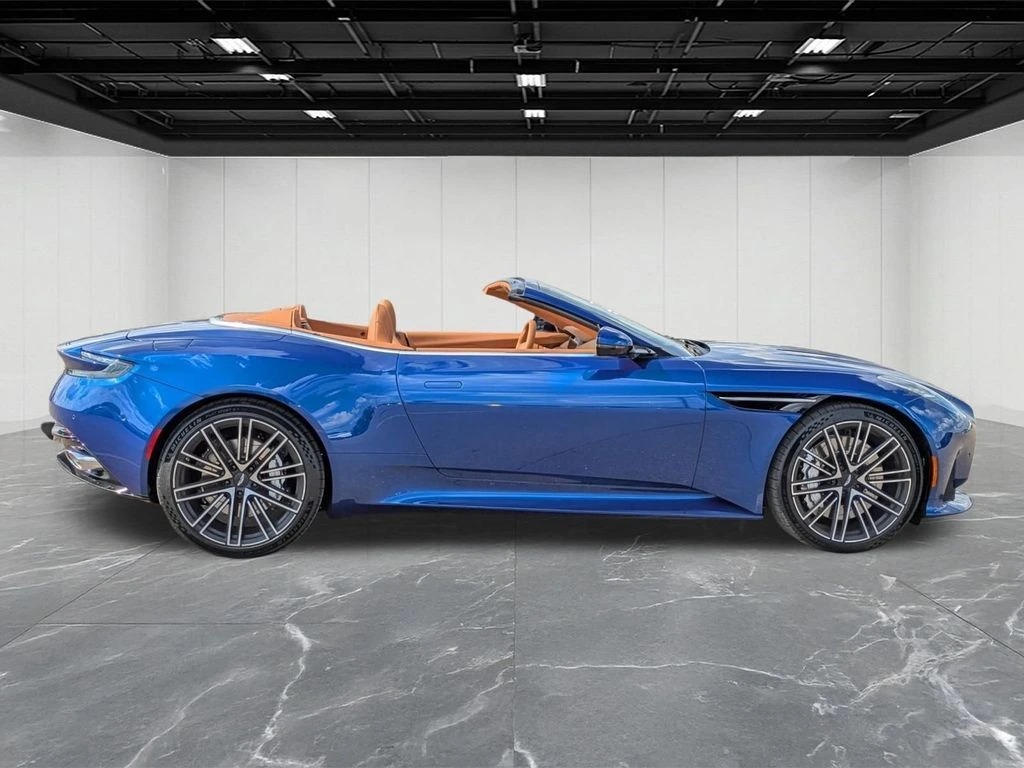 2025 Aston Martin DB12 Base - Photo 10