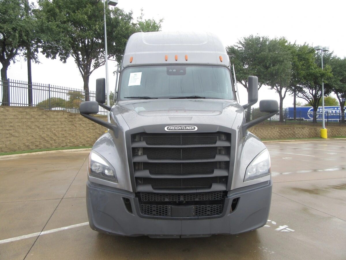 2021 Freightliner Cascadia — photo 7