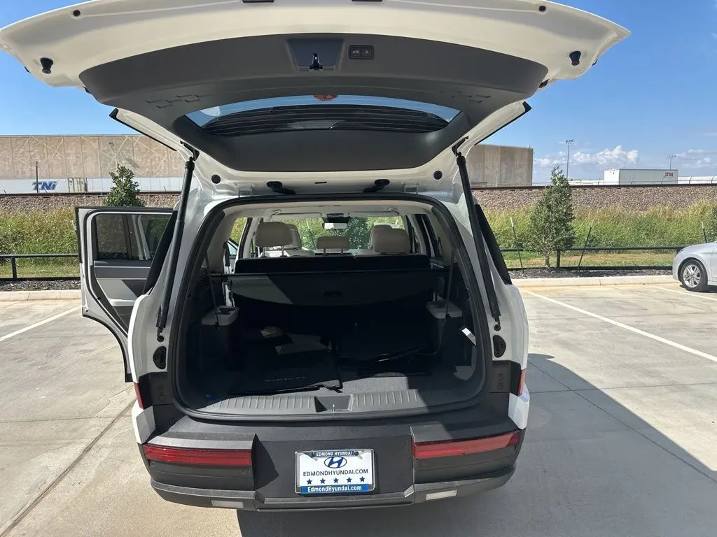 2026 Hyundai Santa Fe SE photo 12