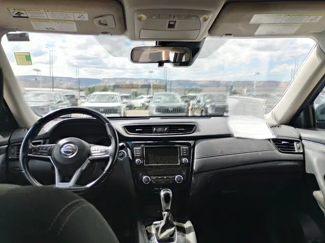 2019 Nissan Rogue SV photo 11
