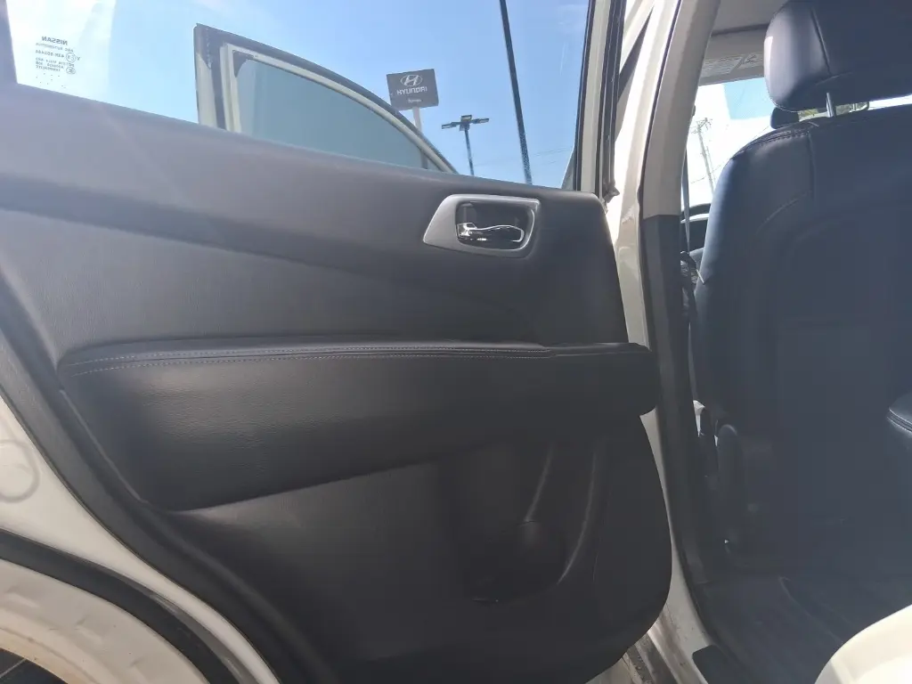 2018 Nissan Pathfinder SL photo 13