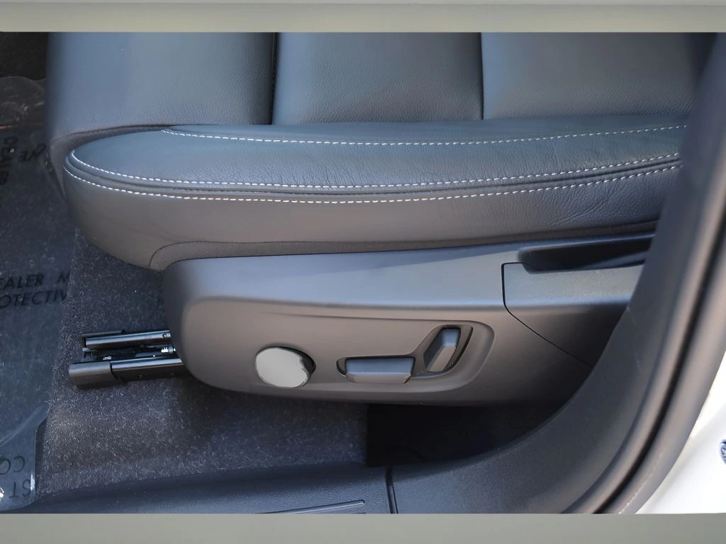 2025 Volvo - image 26