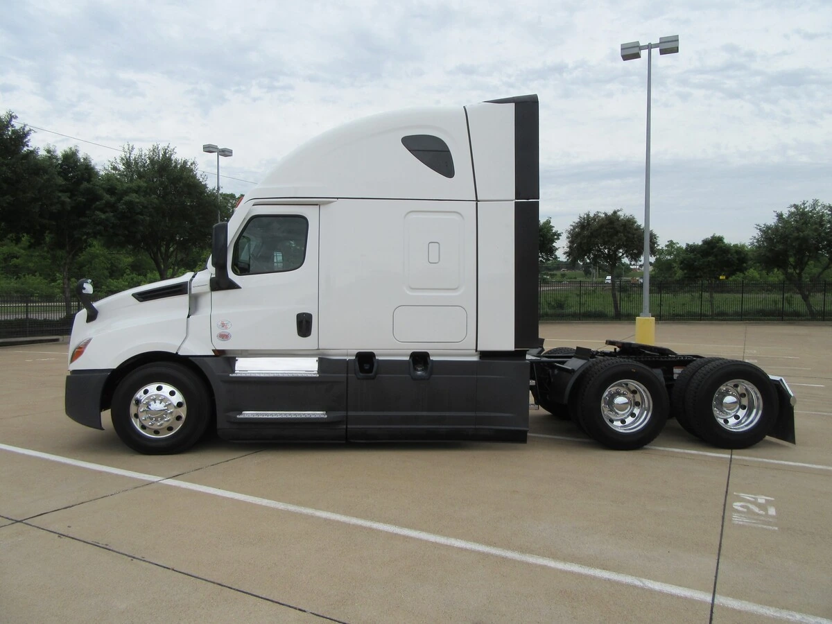 2025 Freightliner Cascadia — photo 6