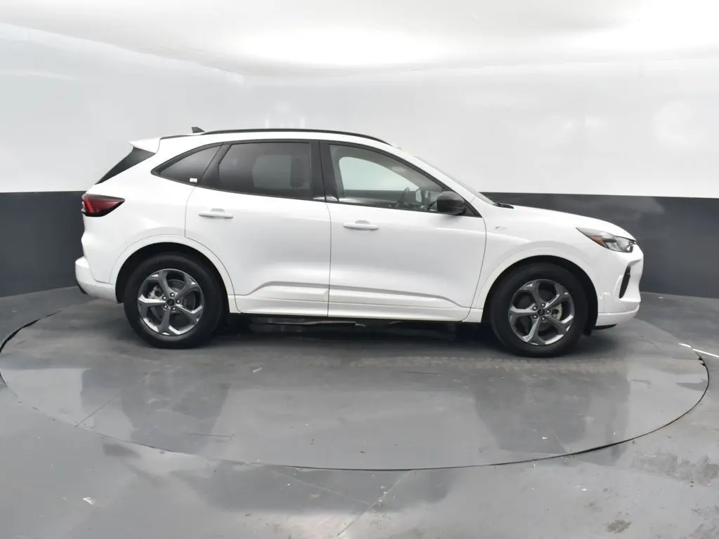 2023 Ford Escape ST-Line photo 3