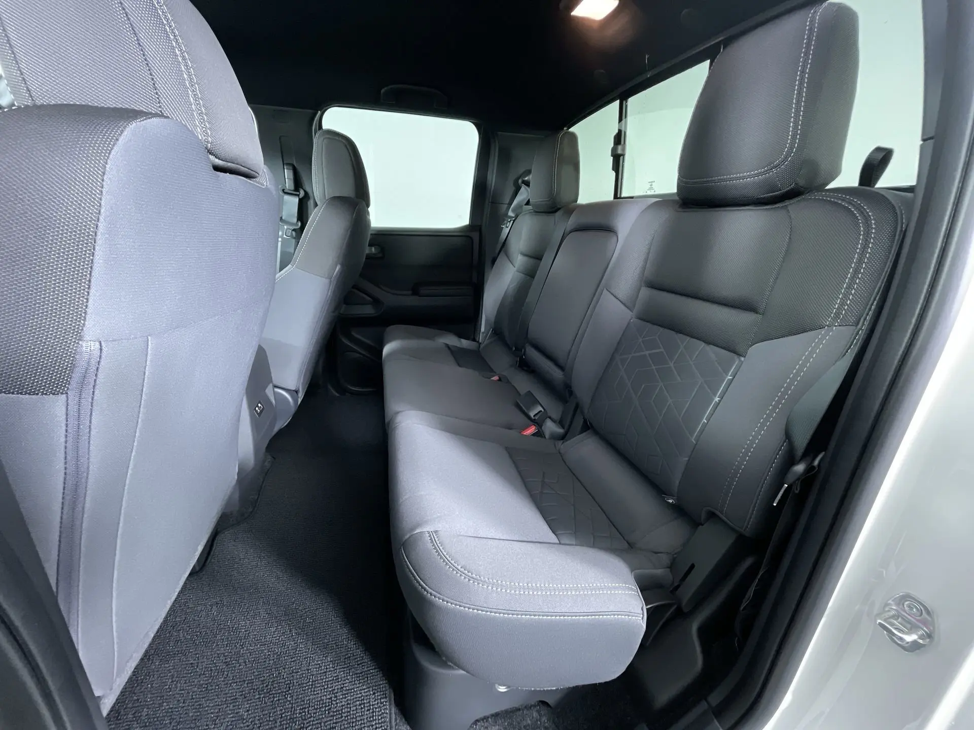 2026 Nissan Frontier Crew Cab SV photo 17