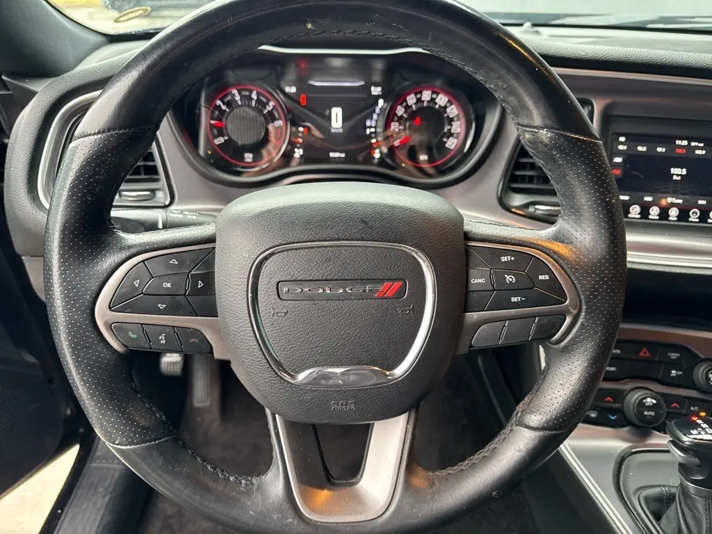 2019 Dodge Challenger SXT photo 3