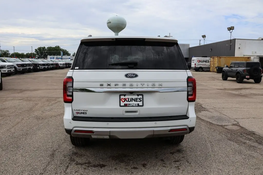 2024 Ford Expedition Limited photo 4