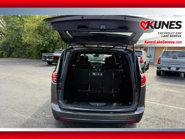 2021 Chrysler Pacifica Hybrid Touring L photo 17