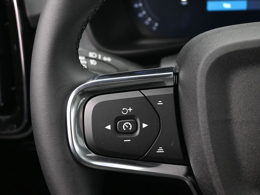 2026 Volvo - image 11