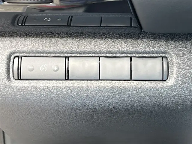 2025 Nissan Pathfinder S photo 11