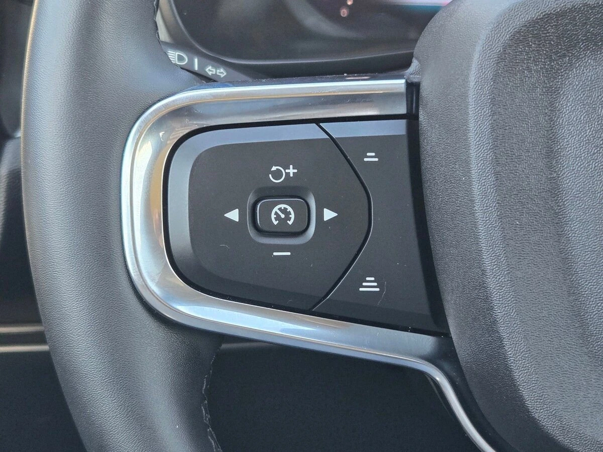 2023 Volvo - image 32