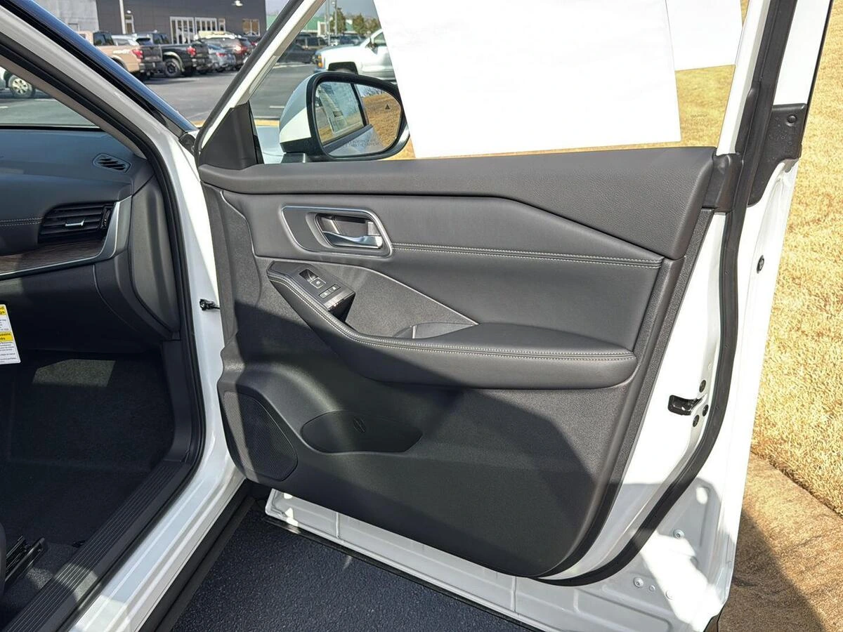 2026 Nissan Rogue Platinum - Photo 12