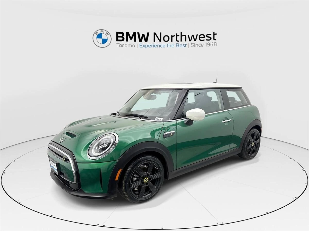 2024 MINI Hardtop 2 Door SE's photo