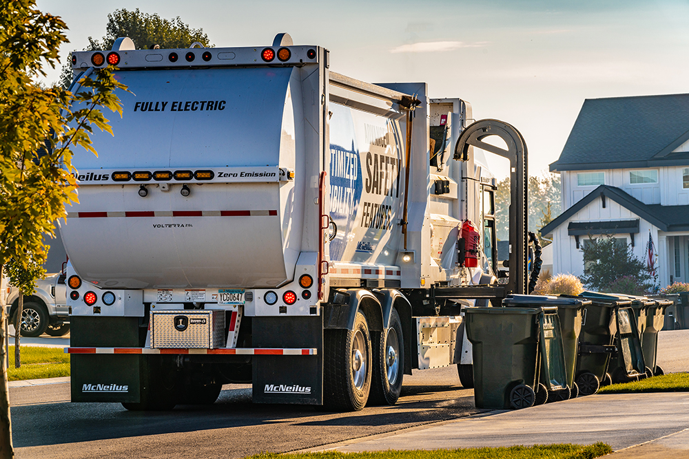 McNeilus Refuse Garbage Truck