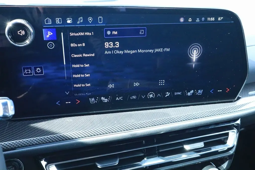 2026 Chevrolet Traverse High Country photo 2