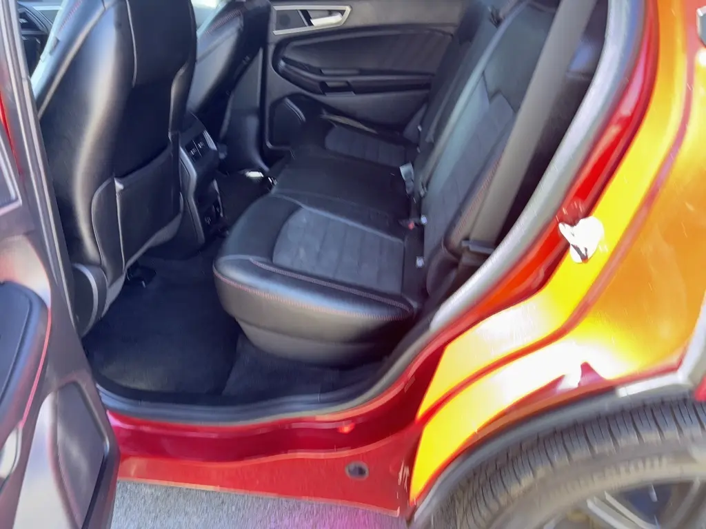 2021 Ford Edge ST photo 8