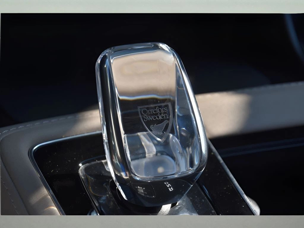 2026 Volvo - image 37