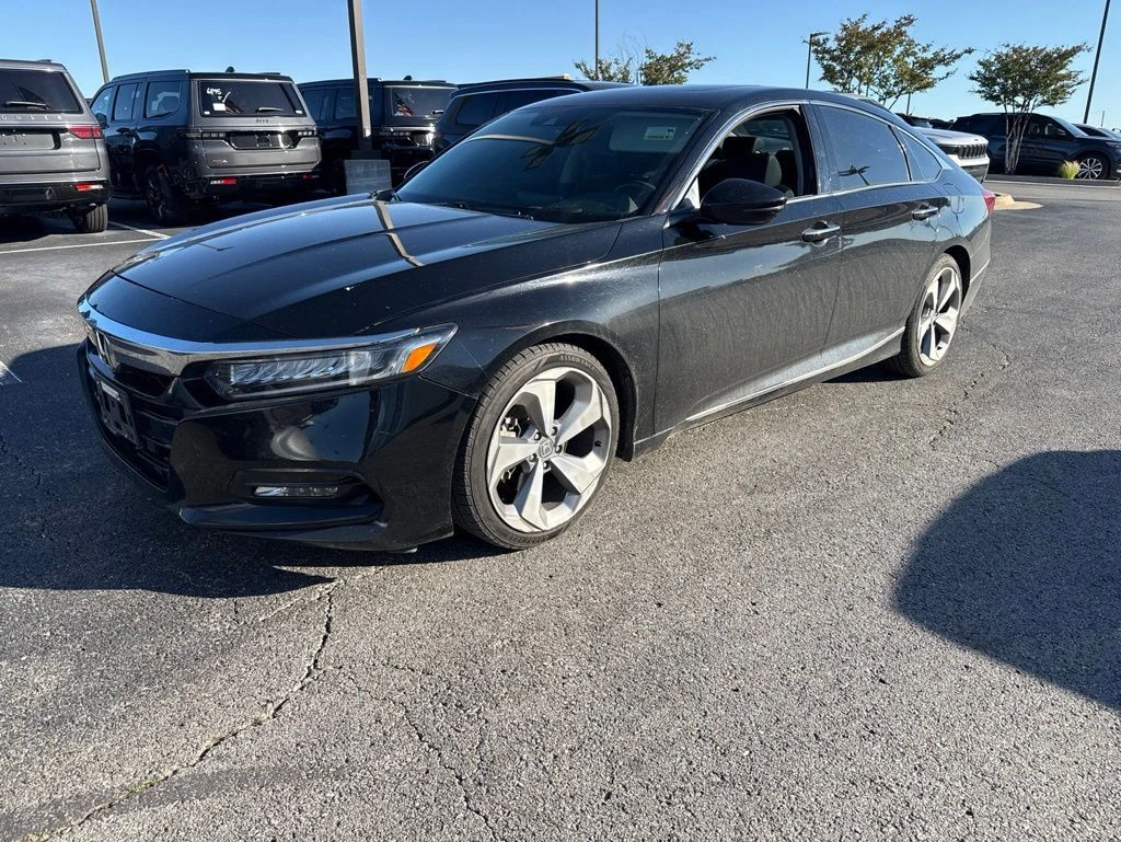 2018 Honda Accord 2.0T Touring Auto's photo