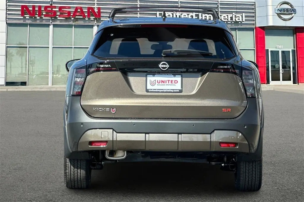 2026 Nissan Kicks SR photo 4