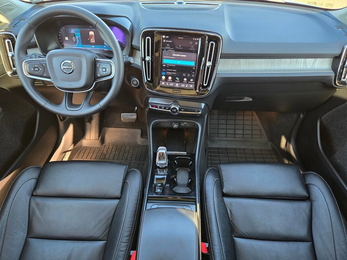 2023 Volvo - image 17